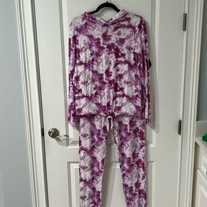 Land’s End 2 piece set.